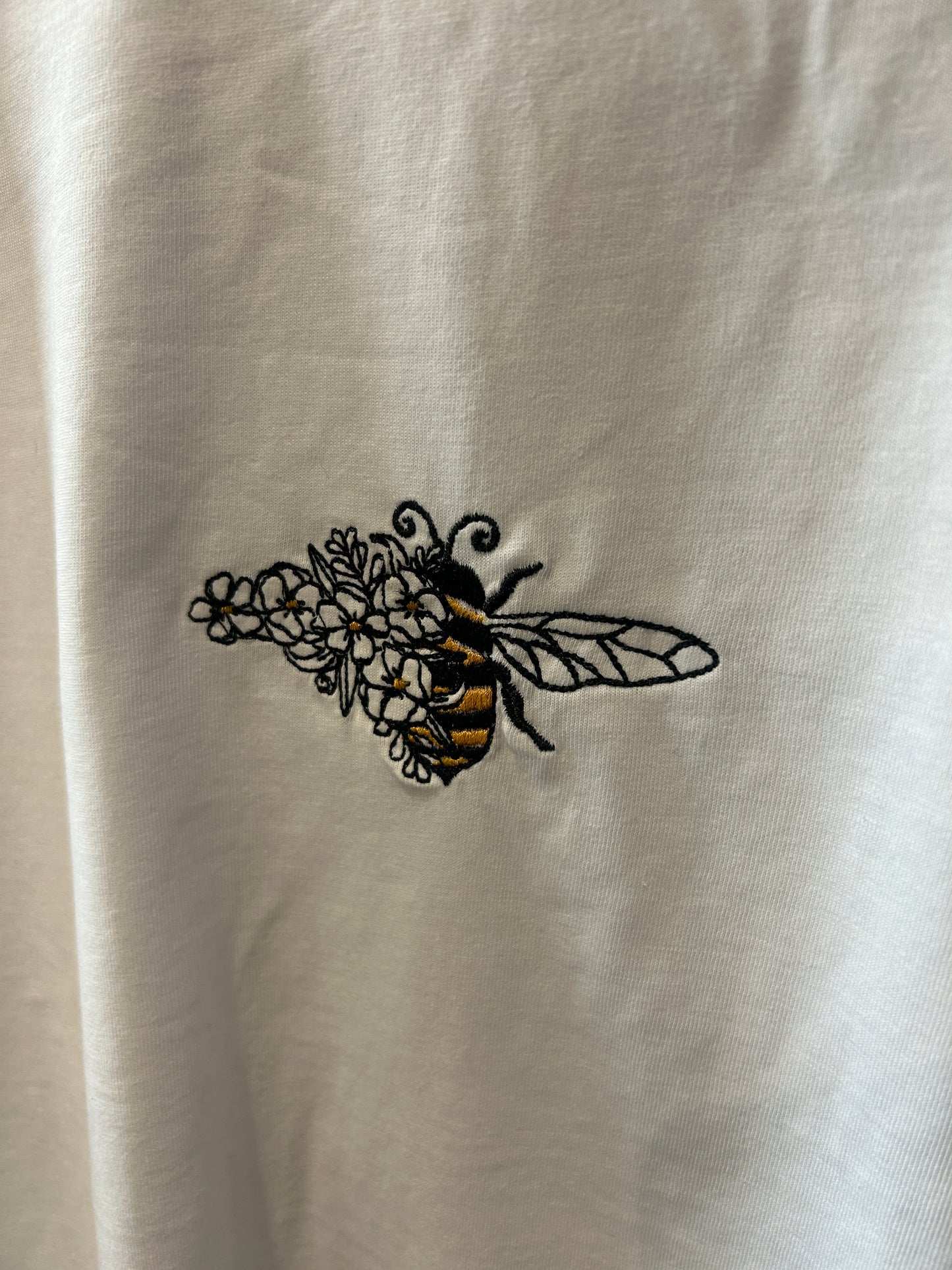 White Floral Bumblebee T-shirt SIZE MEDIUM