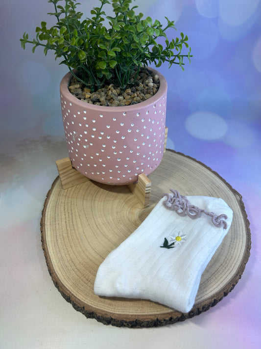 White Daisy Ankle Socks