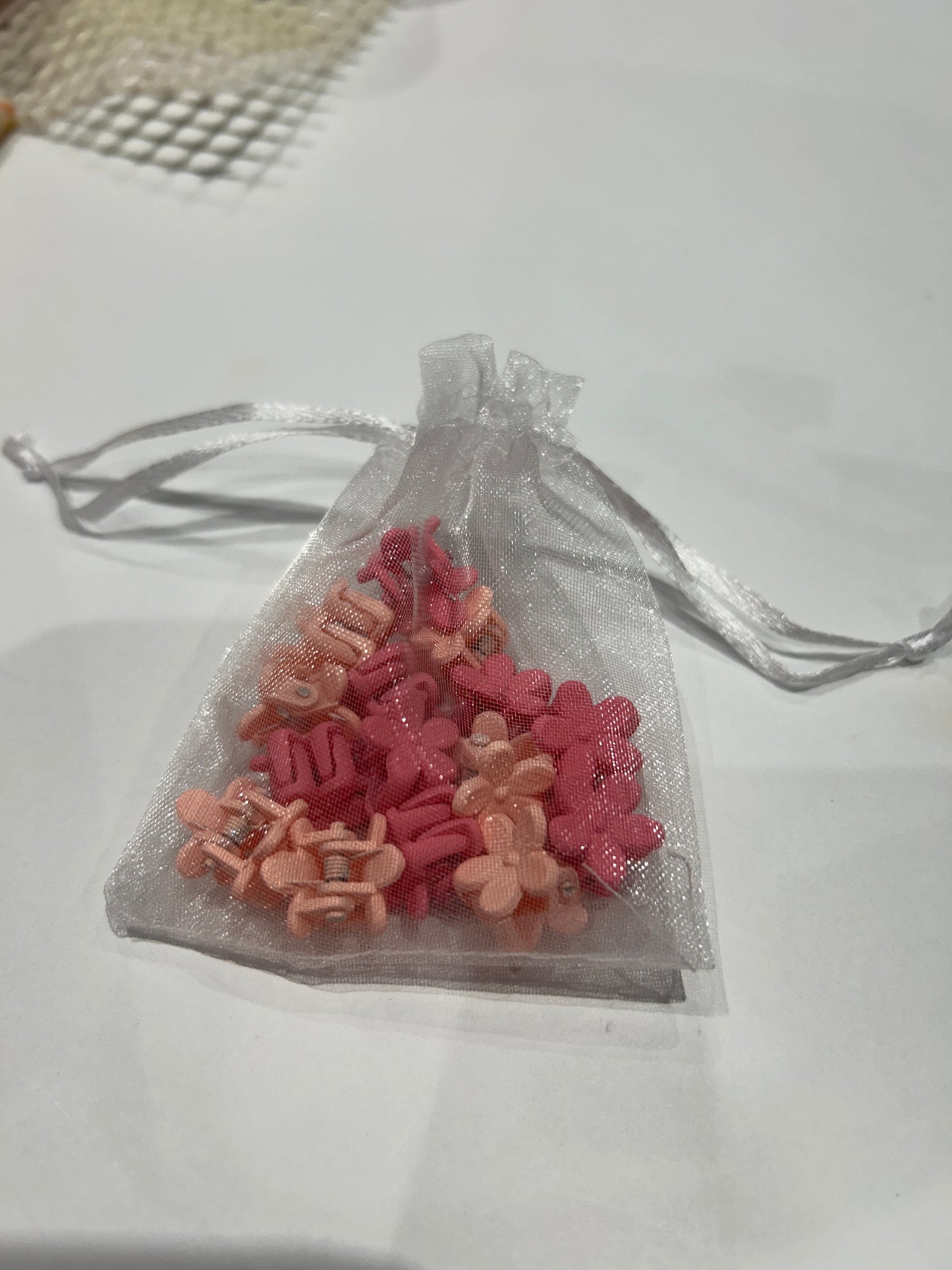 Mini Daisy Clips- pink colour mix