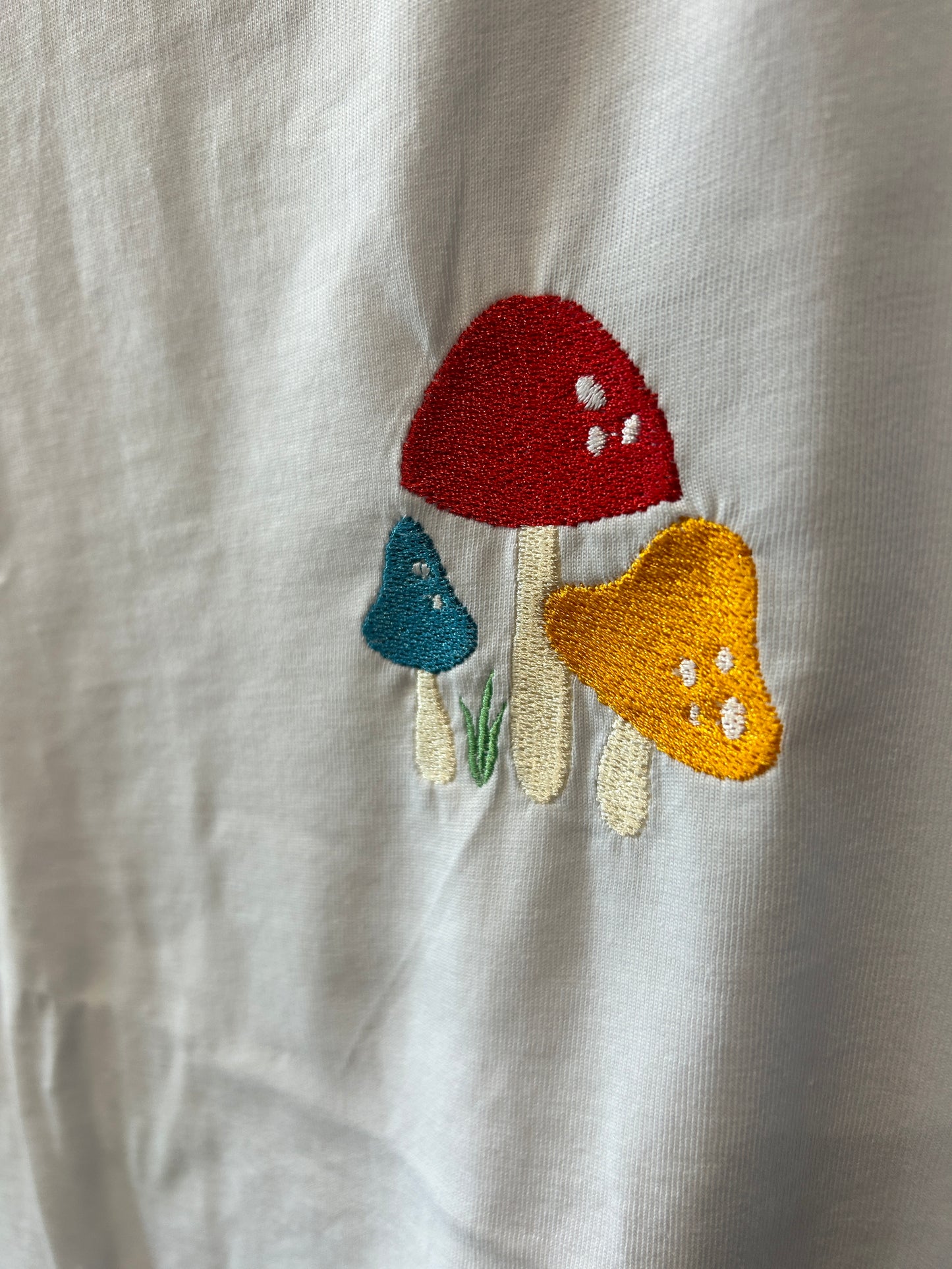 White Mini Mushrooms T-shirt SIZE X-LARGE
